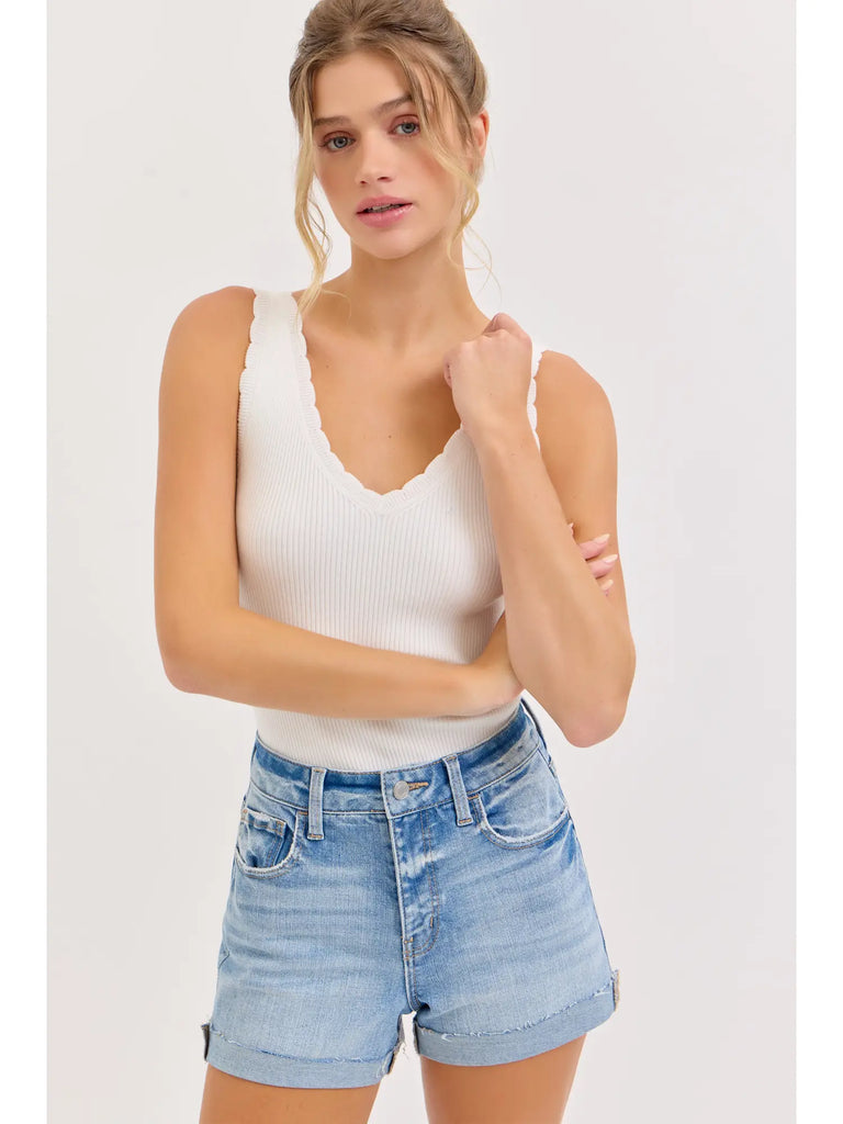 Veada High Rise Shorts with Cuff