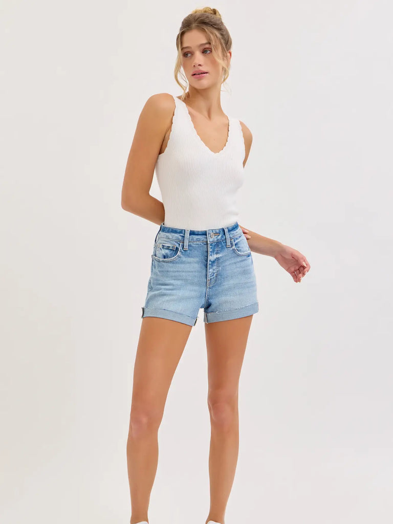 Veada High Rise Shorts with Cuff