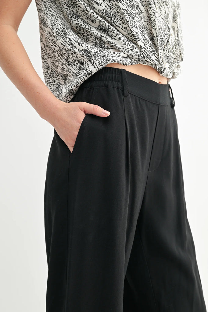 Pin Tuck Detail Elastic Pants