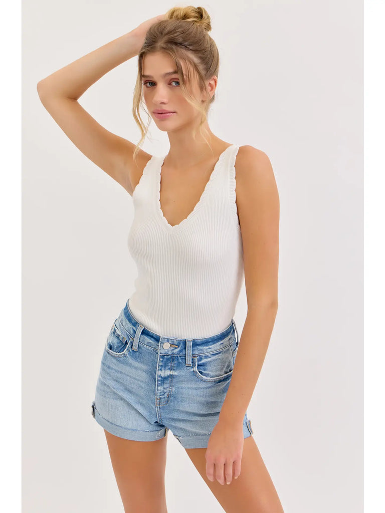 Veada High Rise Shorts with Cuff